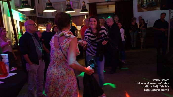 DSC00709- Het wordt weer zon dag - podium Azijnfabriek - 26juli2015 - foto GerardMontE web