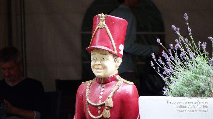 yDSC09332- Het wordt weer zon dag - podium Azijnfabriek - 26juli2015 - foto GerardMontE web