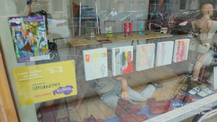 DSC09820- Galerie KuBra - etalage HHstraat - Marian Govers-Jilesen - 26juli2015 - foto GerardMontE web