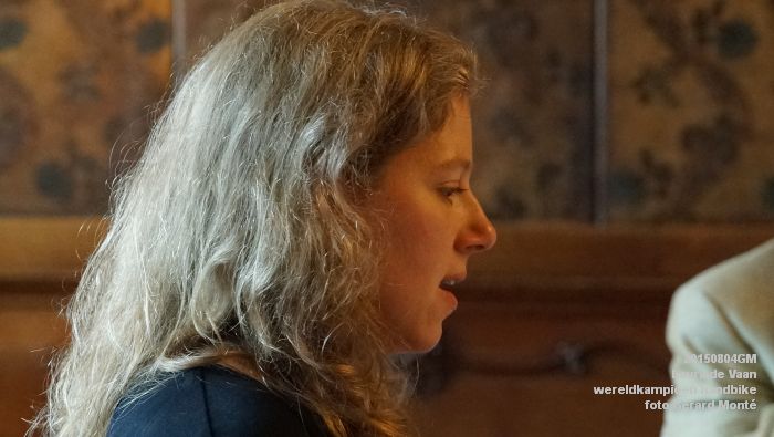 DSC01440- Laura de Vaan wereldkampioen handbike - huldiging stadhuis - 4aug2015 - foto GerardMontE web
