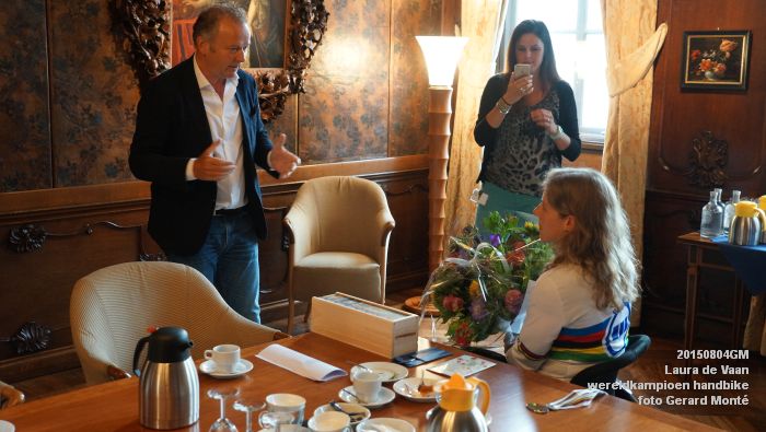 DSC01465- Laura de Vaan wereldkampioen handbike - huldiging stadhuis - 4aug2015 - foto GerardMontE web