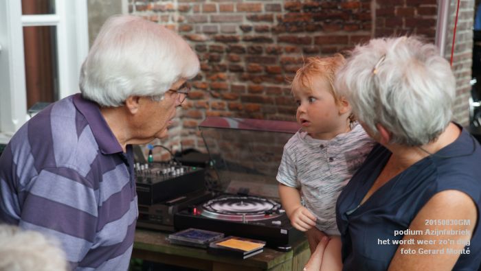 DSC05424- Het wordt weer zon dag - podium Azijnfabriek - 30aug2015 - foto GerardMontE web