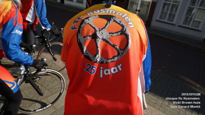 DSC05103- cheque FTC Rosmalen Vicki Brown-huis   - 11okt2015 - foto GerardMontE web