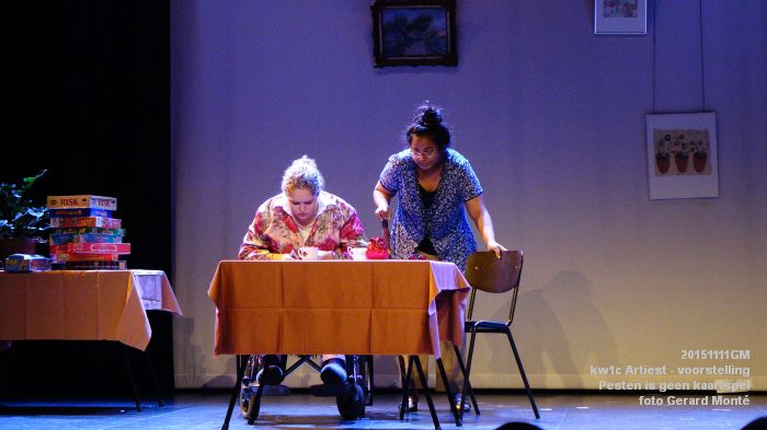 DSC03975- Kw1c Artiest - Pesten is geen kaartspel - voorstelling - 11nov2015 - foto GerardMontE web