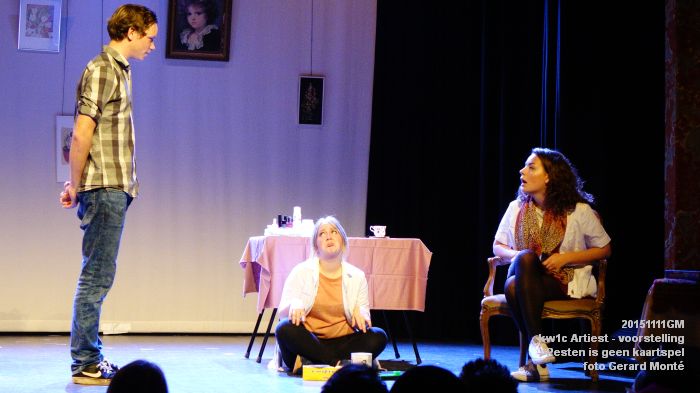 DSC03978- Kw1c Artiest - Pesten is geen kaartspel - voorstelling - 11nov2015 - foto GerardMontE web