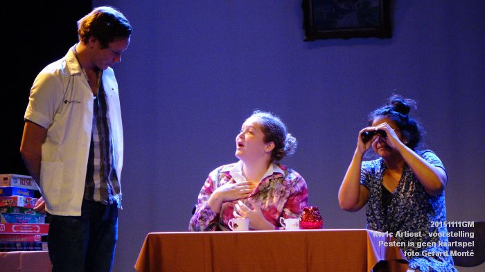 DSC03983- Kw1c Artiest - Pesten is geen kaartspel - voorstelling - 11nov2015 - foto GerardMontE web