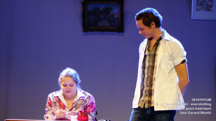 DSC03999- Kw1c Artiest - Pesten is geen kaartspel - voorstelling - 11nov2015 - foto GerardMontE web