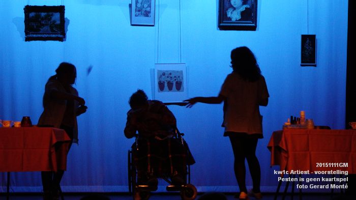DSC04004- Kw1c Artiest - Pesten is geen kaartspel - voorstelling - 11nov2015 - foto GerardMontE web