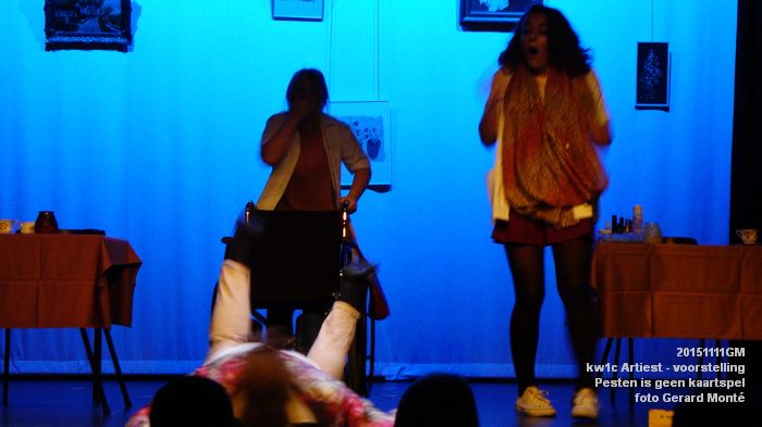 DSC04006- Kw1c Artiest - Pesten is geen kaartspel - voorstelling - 11nov2015 - foto GerardMontE web