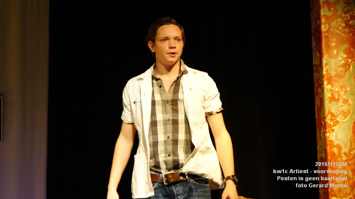 DSC04017- Kw1c Artiest - Pesten is geen kaartspel - voorstelling - 11nov2015 - foto GerardMontE web