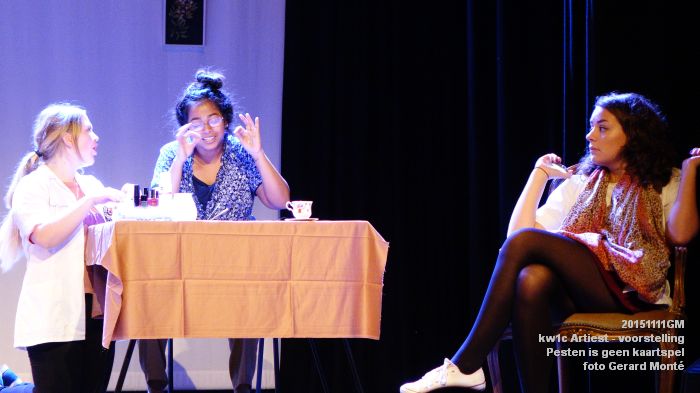 DSC04023- Kw1c Artiest - Pesten is geen kaartspel - voorstelling - 11nov2015 - foto GerardMontE web