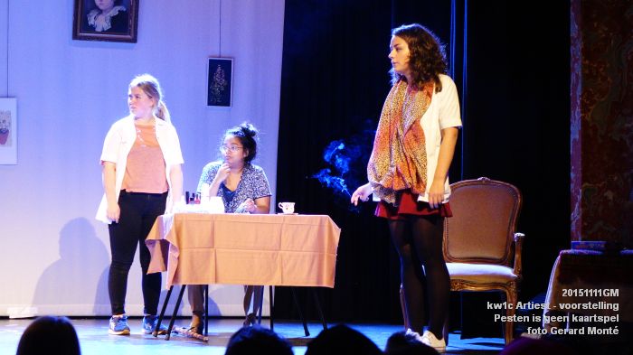 DSC04031- Kw1c Artiest - Pesten is geen kaartspel - voorstelling - 11nov2015 - foto GerardMontE web