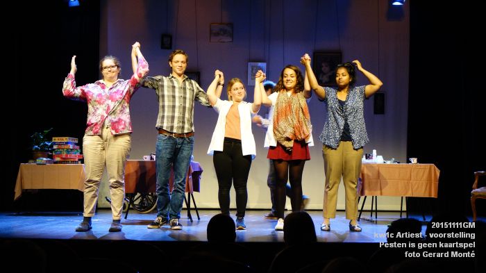 DSC04036- Kw1c Artiest - Pesten is geen kaartspel - voorstelling - 11nov2015 - foto GerardMontE web