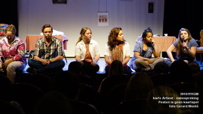 DSC04042- Kw1c Artiest - Pesten is geen kaartspel - nabespreking - 11nov2015 - foto GerardMontE web