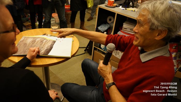 DSC02009- heinen ThE Tjong-Khing signeert Bosch - 15nov2015 - foto GerardMontE web DSC02009- heinen ThE Tjong-Khing signeert Bosch - 15nov2015 - foto GerardMontE web