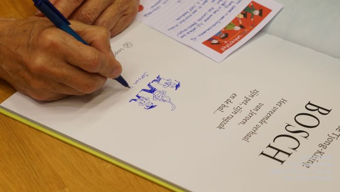 DSC02039- heinen ThE Tjong-Khing signeert Bosch - 15nov2015 - foto GerardMontE web DSC02039- heinen ThE Tjong-Khing signeert Bosch - 15nov2015 - foto GerardMontE web