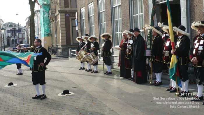 DSC03699- Sint Servatius-gilde uit Lieshout in Sint-Jan en vaandelgroet aan bisschop - 22nov2015 - foto GerardMontE web