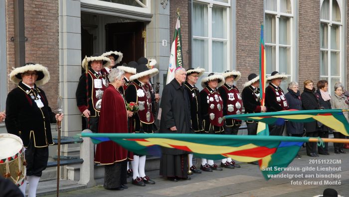 DSC03715- Sint Servatius-gilde uit Lieshout in Sint-Jan en vaandelgroet aan bisschop - 22nov2015 - foto GerardMontE web