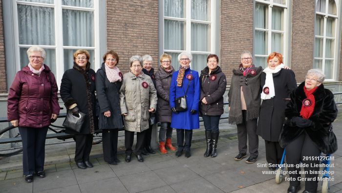 DSC03757- Sint Servatius-gilde uit Lieshout in Sint-Jan en vaandelgroet aan bisschop - 22nov2015 - foto GerardMontE web