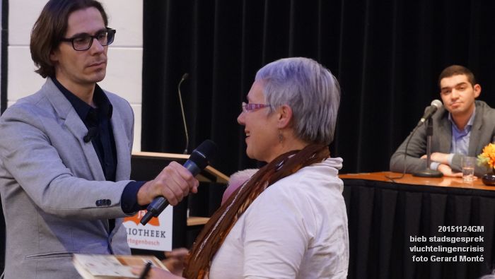 DSC04174- biebplein Stadsgesprek vluchtelingencrisis org bieb - 24nov2015 - foto GerardMontE web