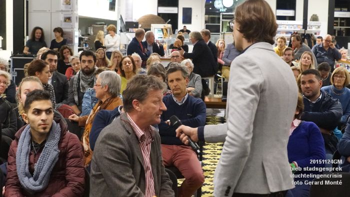 DSC04238- biebplein Stadsgesprek vluchtelingencrisis org bieb - 24nov2015 - foto GerardMontE web