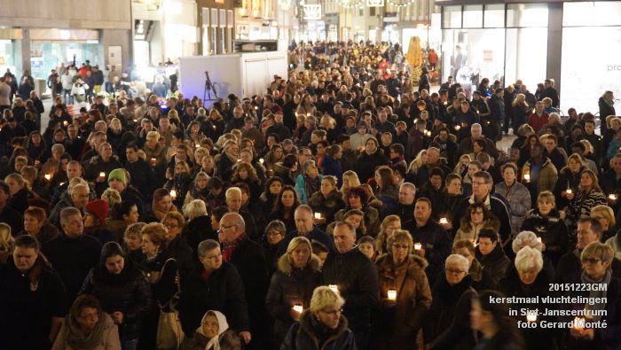 DSC09509- Kerstmaaltijd met vluchtelingen in Sint-Janscentrum - lichtjesroute - Sint-Jan - 23dec2015 - foto GerardMontE web