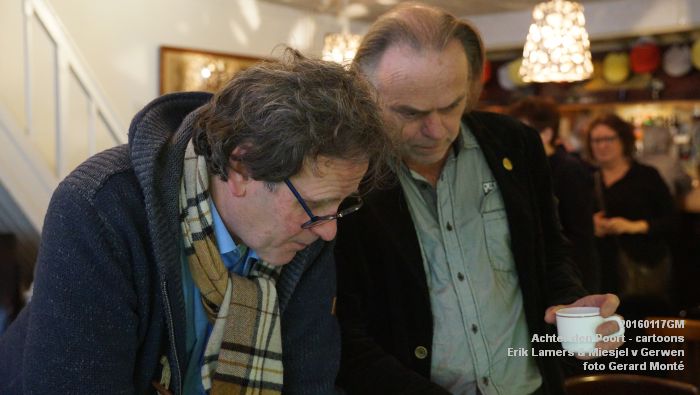DSC00476- Achter den Poort Knillispoort met Erik Lamers en Miesjel van Gerwen - cartoons - 17jan2016 - foto GerardMontE web