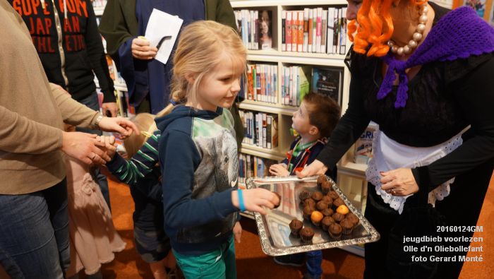 DSC01447- jeugdbieb voorlezen Olle dn Oliebollefant - 24jan2016 - foto GerardMontE web DSC01447- jeugdbieb voorlezen Olle dn Oliebollefant - 24jan2016 - foto GerardMontE web