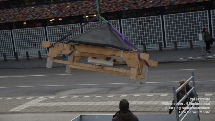 DSC02059- Willemspoort - huiszwaluwtillen geplaatst - Henri Dunantstraat - 29maart2016 - foto GerardMontE web