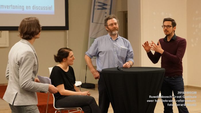 DSC09807- Ruw-avond over het Oekraine-referendum -  kapel Groot Gasthuis - 5april2016 - foto GerardMontE web