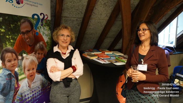 fDSC02655- bieb bovenkamer - Paula God  hooggevoelige kinderen - 21april2016 - foto GerardMontE web