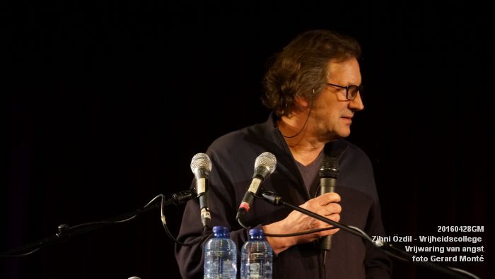 eDSC04231- Zihni Ozdil Vrijwaring van angst - Tilburg University Cafe Hartslag - 28april2016 - foto GerardMontE web