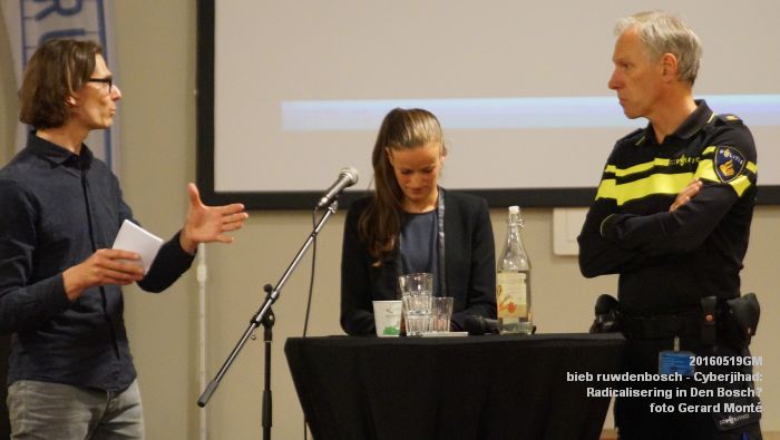 DSC09367- bieb ruwdenbosch Cyberjihad - Radicalisering in Den Bosch - 19mei2016 - foto GerardMontE web DSC09367- bieb ruwdenbosch Cyberjihad - Radicalisering in Den Bosch - 19mei2016 - foto GerardMontE web