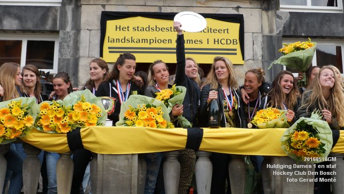 DSC08863- Huldiging Dames 1 en technische staf Hockey Club Den Bosch - 16mei2016 - foto GerardMontE web DSC08863- Huldiging Dames 1 en technische staf Hockey Club Den Bosch - 16mei2016 - foto GerardMontE web