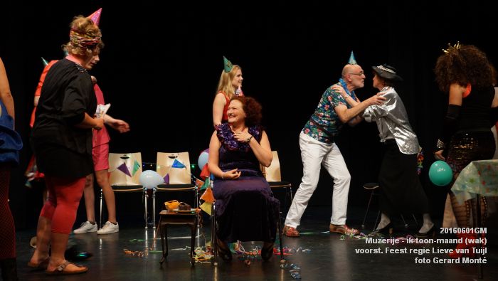 eDSC01828- Muzerije - ik toon-maand - voorstelling Feest door de theatercursisten van Lieve van Tuijl - 1juni2016 - foto GerardMontE web