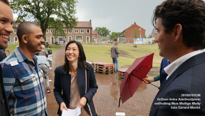 DSC03830- Orthen-links Villa Orthen Adelheidplein - onthulling kunstwerk Mus Mollige Molly - 2juli2016 - foto GerardMontE web