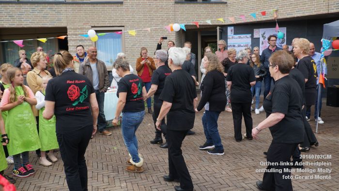 DSC03890- Orthen-links Villa Orthen Adelheidplein - onthulling kunstwerk Mus Mollige Molly - 2juli2016 - foto GerardMontE web