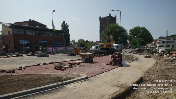 bDSC07568- werken aan een nieuwe Bartenbrug deel 2 - afwerken brug en omgeving - 23juli2016 - foto GerardMontE web bDSC07568- werken aan een nieuwe Bartenbrug deel 2 - afwerken brug en omgeving - 23juli2016 - foto GerardMontE web