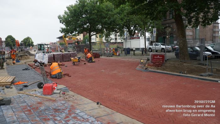 gDSC08080- werken aan een nieuwe Bartenbrug deel 2 - afwerken brug en omgeving - 27juli2016 - foto GerardMontE web gDSC08080- werken aan een nieuwe Bartenbrug deel 2 - afwerken brug en omgeving - 27juli2016 - foto GerardMontE web