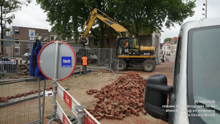 gDSC08987- werken aan een nieuwe Bartenbrug deel 2 - afwerken brug en omgeving - 4aug2016 - foto GerardMontE web gDSC08987- werken aan een nieuwe Bartenbrug deel 2 - afwerken brug en omgeving - 4aug2016 - foto GerardMontE web
