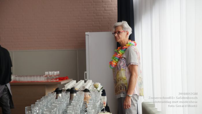 fDSC01137- Zomerschool55+ SaSdenbosch - slotmiddag met modeshow - 12aug2016 -  foto GerardMontE web