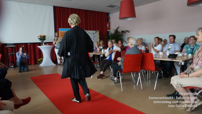 fDSC01178- Zomerschool55+ SaSdenbosch - slotmiddag met modeshow - 12aug2016 -  foto GerardMontE web