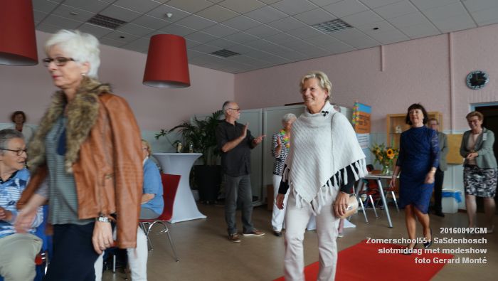 fDSC01241- Zomerschool55+ SaSdenbosch - slotmiddag met modeshow - 12aug2016 -  foto GerardMontE web