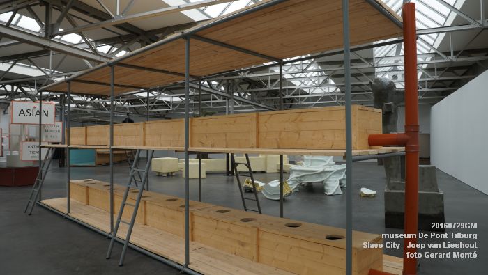 DSC08270- museum De Pont Tilburg - Slave City van Joep van Lieshout - 29juli2016 -  foto GerardMontE web