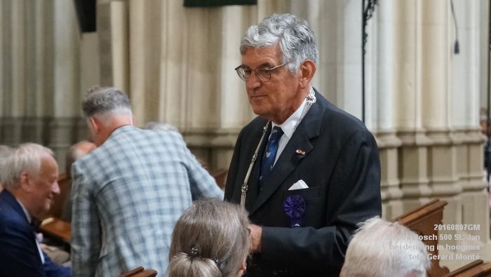 DSC09533- Jeroen Bosch 500 - herdenking in hoogmis - fotoshoot Zwanenbroeders Markt - 7aug2016 - foto GerardMontE web DSC09533- Jeroen Bosch 500 - herdenking in hoogmis - fotoshoot Zwanenbroeders Markt - 7aug2016 - foto GerardMontE web