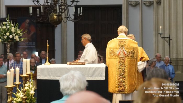 DSC09546- Jeroen Bosch 500 - herdenking in hoogmis - fotoshoot Zwanenbroeders Markt - 7aug2016 - foto GerardMontE web DSC09546- Jeroen Bosch 500 - herdenking in hoogmis - fotoshoot Zwanenbroeders Markt - 7aug2016 - foto GerardMontE web
