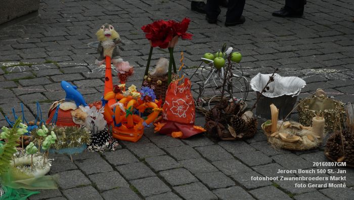 DSC09581- Jeroen Bosch 500 - herdenking in hoogmis - fotoshoot Zwanenbroeders Markt - 7aug2016 - foto GerardMontE web DSC09581- Jeroen Bosch 500 - herdenking in hoogmis - fotoshoot Zwanenbroeders Markt - 7aug2016 - foto GerardMontE web