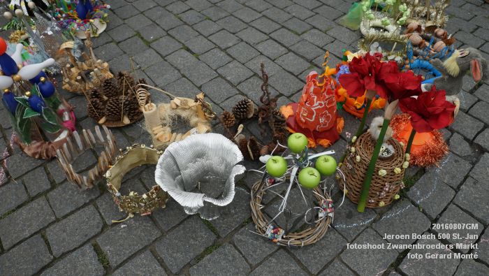 DSC09614- Jeroen Bosch 500 - herdenking in hoogmis - fotoshoot Zwanenbroeders Markt - 7aug2016 - foto GerardMontE web DSC09614- Jeroen Bosch 500 - herdenking in hoogmis - fotoshoot Zwanenbroeders Markt - 7aug2016 - foto GerardMontE web