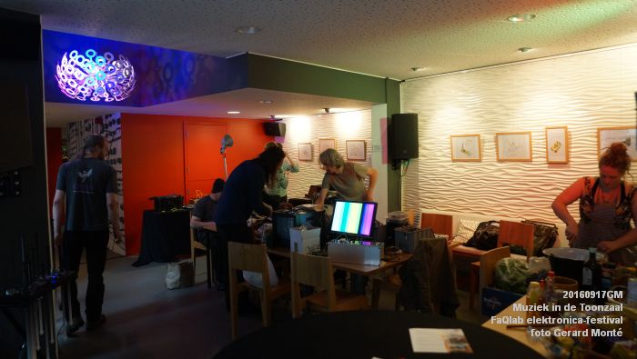 DSC04200- Muziek in de Toonzaal - FaQlab elektronica - 17september2016 -  foto GerardMontE web