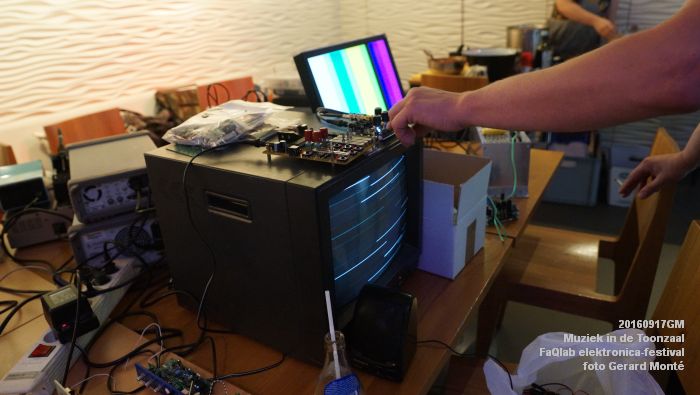 DSC04206- Muziek in de Toonzaal - FaQlab elektronica - 17september2016 -  foto GerardMontE web